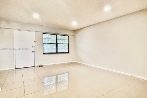 Copropriété à vendre à Pembroke Pines, Floride: 2 chambres, 88.63 m2 № 1977820 - photo 4
