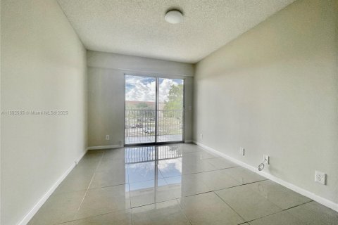 Copropriété à vendre à Pembroke Pines, Floride: 2 chambres, 88.63 m2 № 1977820 - photo 10