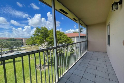 Copropriété à vendre à Pembroke Pines, Floride: 2 chambres, 88.63 m2 № 1977820 - photo 12