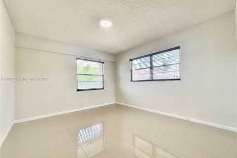 Copropriété à vendre à Pembroke Pines, Floride: 2 chambres, 88.63 m2 № 1977820 - photo 9