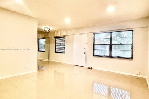 Copropriété à vendre à Pembroke Pines, Floride: 2 chambres, 88.63 m2 № 1977820 - photo 5