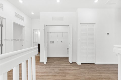 Touwnhouse à vendre à Miami, Floride: 5 chambres № 2046332 - photo 14