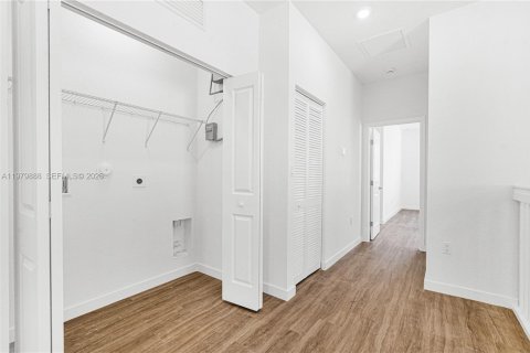 Touwnhouse à vendre à Miami, Floride: 5 chambres № 2046332 - photo 15