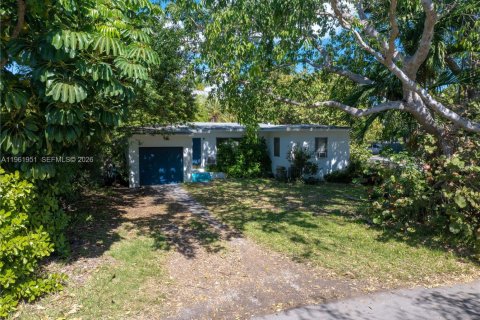 House in Key Biscayne, Florida 3 bedrooms, 123.84 sq.m. № 2027818