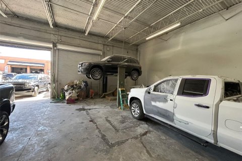 Commercial property in Hialeah Gardens, Florida № 2034121 - photo 3