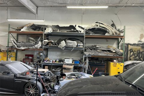 Commercial property in Hialeah Gardens, Florida № 2034121 - photo 7