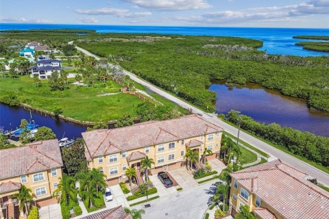Touwnhouse à vendre à New Port Richey, Floride: 3 chambres, 197.14 m2 № 1884895 - photo 2