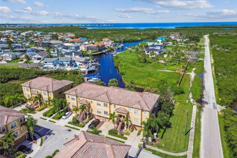 Touwnhouse à vendre à New Port Richey, Floride: 3 chambres, 197.14 m2 № 1884895 - photo 1