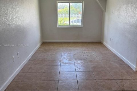 House in Miami, Florida 2 bedrooms, 60.39 sq.m. № 1944396 - photo 3