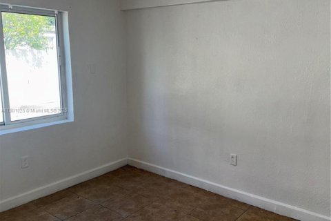House in Miami, Florida 2 bedrooms, 60.39 sq.m. № 1944396 - photo 6