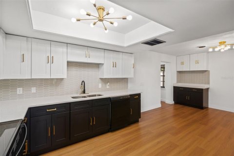 Villa ou maison à vendre à Zephyrhills, Floride: 3 chambres, 154.5 m2 № 2353528 - photo 11
