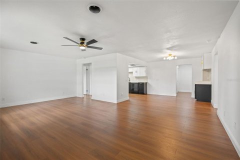 Villa ou maison à vendre à Zephyrhills, Floride: 3 chambres, 154.5 m2 № 2353528 - photo 4