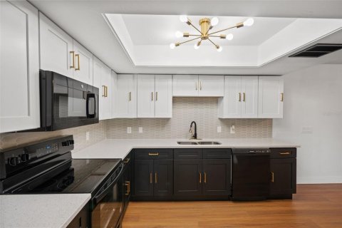 Villa ou maison à vendre à Zephyrhills, Floride: 3 chambres, 154.5 m2 № 2353528 - photo 9