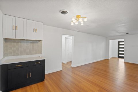 Villa ou maison à vendre à Zephyrhills, Floride: 3 chambres, 154.5 m2 № 2353528 - photo 10