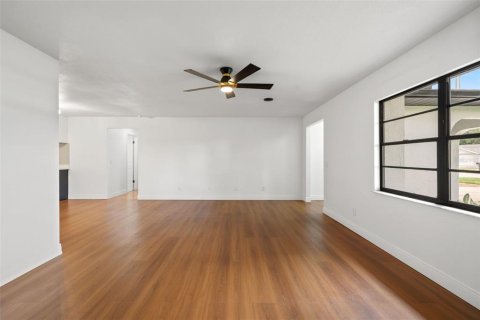 Villa ou maison à vendre à Zephyrhills, Floride: 3 chambres, 154.5 m2 № 2353528 - photo 6