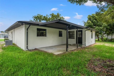 Villa ou maison à vendre à Zephyrhills, Floride: 3 chambres, 154.5 m2 № 2353528 - photo 28
