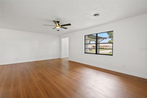 Villa ou maison à vendre à Zephyrhills, Floride: 3 chambres, 154.5 m2 № 2353528 - photo 5
