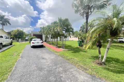 House in Homestead, Florida 3 bedrooms, 110.37 sq.m. № 1961594 - photo 1