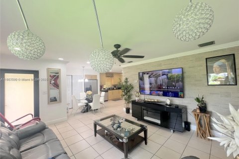 House in Homestead, Florida 3 bedrooms, 110.37 sq.m. № 1961594 - photo 3