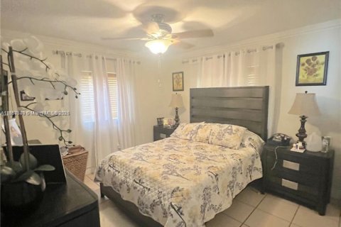 House in Homestead, Florida 3 bedrooms, 110.37 sq.m. № 1961594 - photo 13