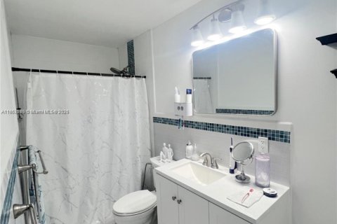 House in Homestead, Florida 3 bedrooms, 110.37 sq.m. № 1961594 - photo 12