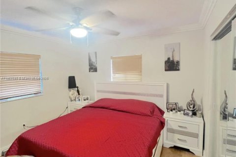 House in Homestead, Florida 3 bedrooms, 110.37 sq.m. № 1961594 - photo 10