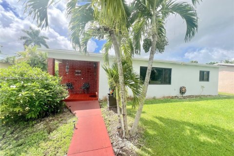 House in Homestead, Florida 3 bedrooms, 110.37 sq.m. № 1961594 - photo 2
