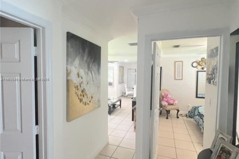 House in Homestead, Florida 3 bedrooms, 110.37 sq.m. № 1961594 - photo 9