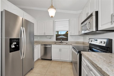 Villa ou maison à vendre à Palmetto Bay, Floride: 3 chambres, 111.11 m2 № 1972263 - photo 12