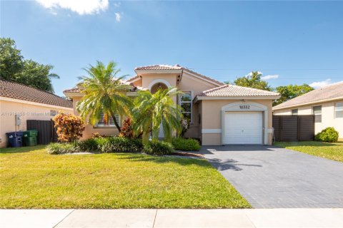 Villa ou maison à vendre à Palmetto Bay, Floride: 3 chambres, 111.11 m2 № 1972263 - photo 2