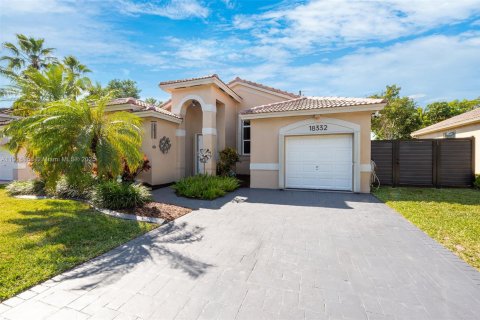 Villa ou maison à vendre à Palmetto Bay, Floride: 3 chambres, 111.11 m2 № 1972263 - photo 3