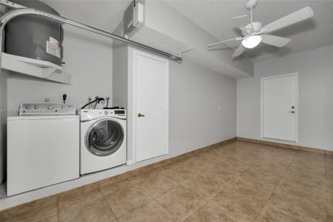 Villa ou maison à vendre à Palmetto Bay, Floride: 3 chambres, 111.11 m2 № 1972263 - photo 15