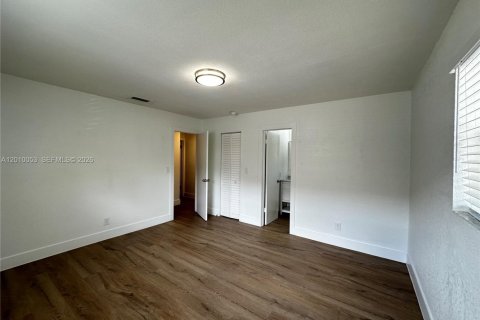 Apartamento en alquiler en Hallandale Beach, Florida, 2 dormitorios № 2073086 - foto 16