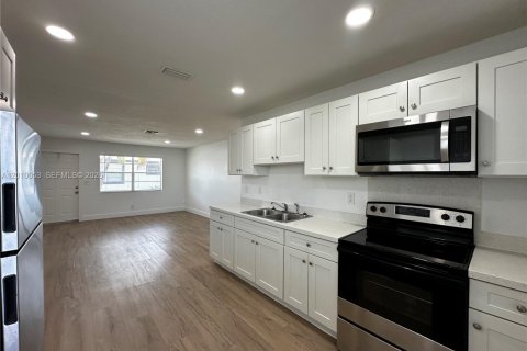 Apartamento en alquiler en Hallandale Beach, Florida, 2 dormitorios № 2073086 - foto 9
