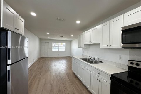 Apartamento en alquiler en Hallandale Beach, Florida, 2 dormitorios № 2073086 - foto 8