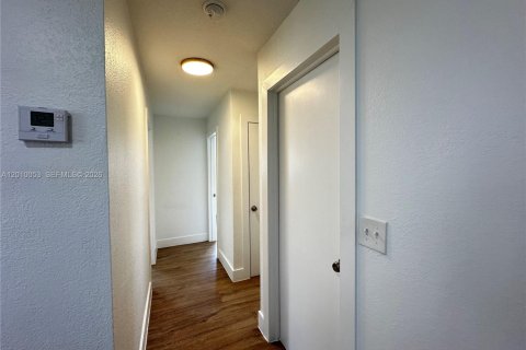 Apartamento en alquiler en Hallandale Beach, Florida, 2 dormitorios № 2073086 - foto 11