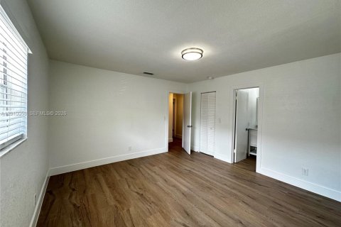 Apartamento en alquiler en Hallandale Beach, Florida, 2 dormitorios № 2073086 - foto 17