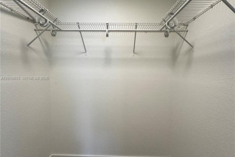 Apartamento en alquiler en Hallandale Beach, Florida, 2 dormitorios № 2073086 - foto 23