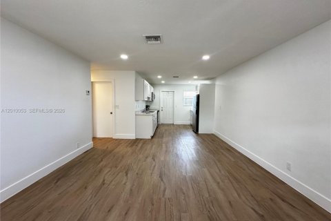 Apartamento en alquiler en Hallandale Beach, Florida, 2 dormitorios № 2073086 - foto 2