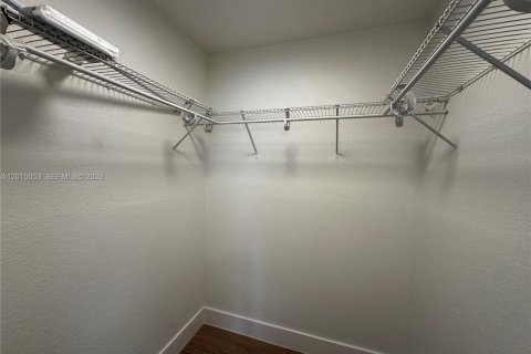 Apartamento en alquiler en Hallandale Beach, Florida, 2 dormitorios № 2073086 - foto 24