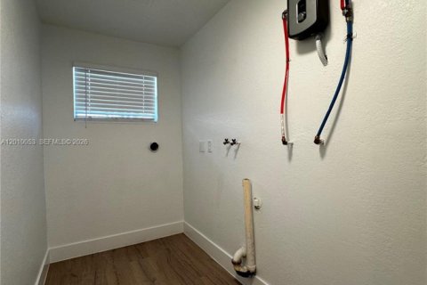 Apartamento en alquiler en Hallandale Beach, Florida, 2 dormitorios № 2073086 - foto 13