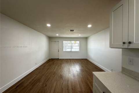 Apartamento en alquiler en Hallandale Beach, Florida, 2 dormitorios № 2073086 - foto 10