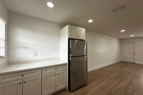 Apartamento en alquiler en Hallandale Beach, Florida, 2 dormitorios № 2073086 - foto 7