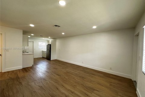 Apartamento en alquiler en Hallandale Beach, Florida, 2 dormitorios № 2073086 - foto 3