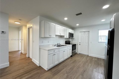 Apartamento en alquiler en Hallandale Beach, Florida, 2 dormitorios № 2073086 - foto 5