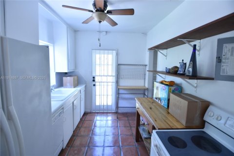 House in Miami, Florida 2 bedrooms, 113.81 sq.m. № 2040926 - photo 6