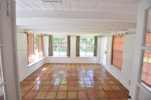 House in Miami, Florida 2 bedrooms, 113.81 sq.m. № 2040926 - photo 7