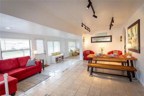 House in Safety Harbor, Florida 2 bedrooms, 84.54 sq.m. № 2095005 - photo 2