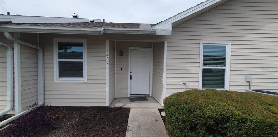 Villa ou maison à Palm Harbor, Floride 2 chambres, 92.9 m2 № 2402882