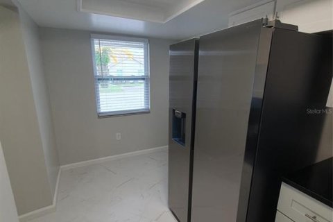 Villa ou maison à louer à Palm Harbor, Floride: 2 chambres, 92.9 m2 № 2402882 - photo 3